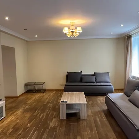 Riverside Embassy Huge With Free Parking Ρίγα