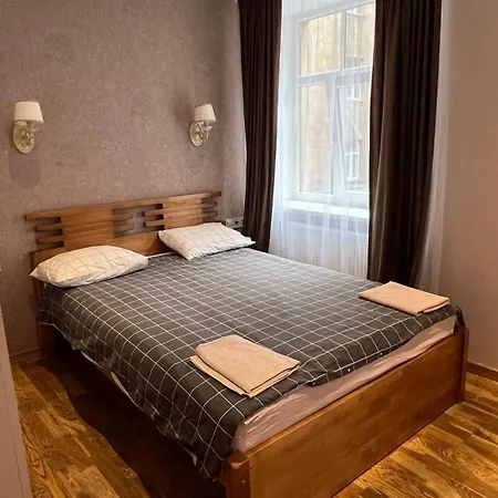 Riverside Embassy Huge With Free Parking 아파트