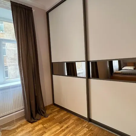 Riverside Embassy Huge With Free Parking Riga