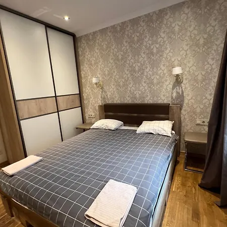 Riverside Embassy Huge With Free Parking Apartman