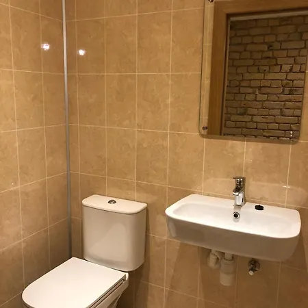 Riverside Embassy Huge With Free Parking