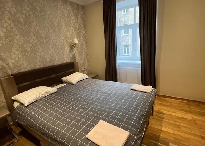 Riverside Embassy Huge With Free Parking Apartment