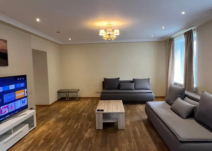 Riverside Embassy Huge With Free Parking Riga